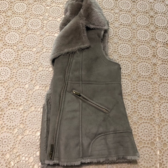 Faux fur vest - Picture 5 of 7